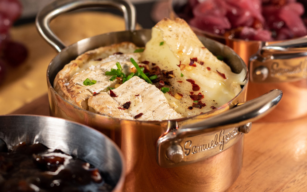 3-piece 9cm copper casserole set with wooden tray.