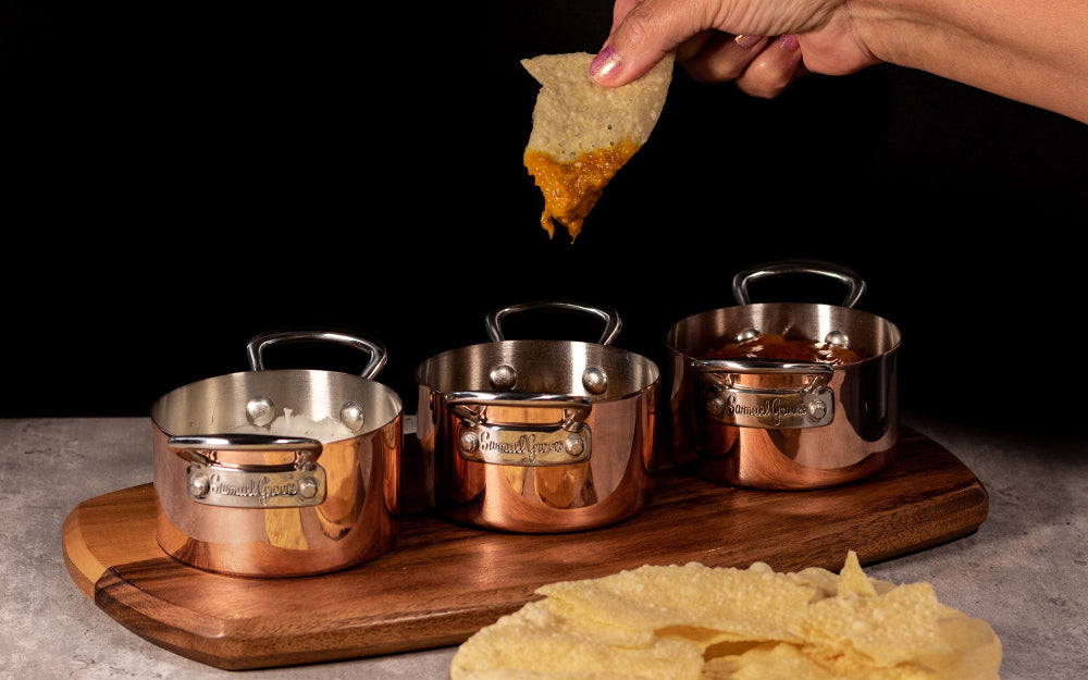 3-piece 9cm copper casserole set with wooden tray.