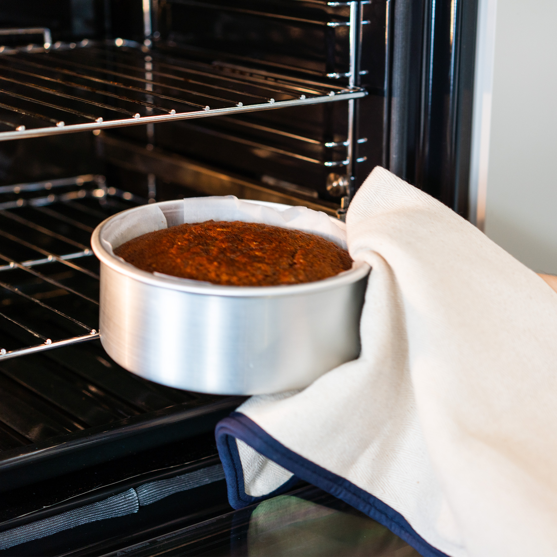 Silver Anodised Cake Tray – 12" – Loose Base – Made in England - Premium Kitchen from Mermaid - Just £33.99! Shop now at Chabrias Ltd