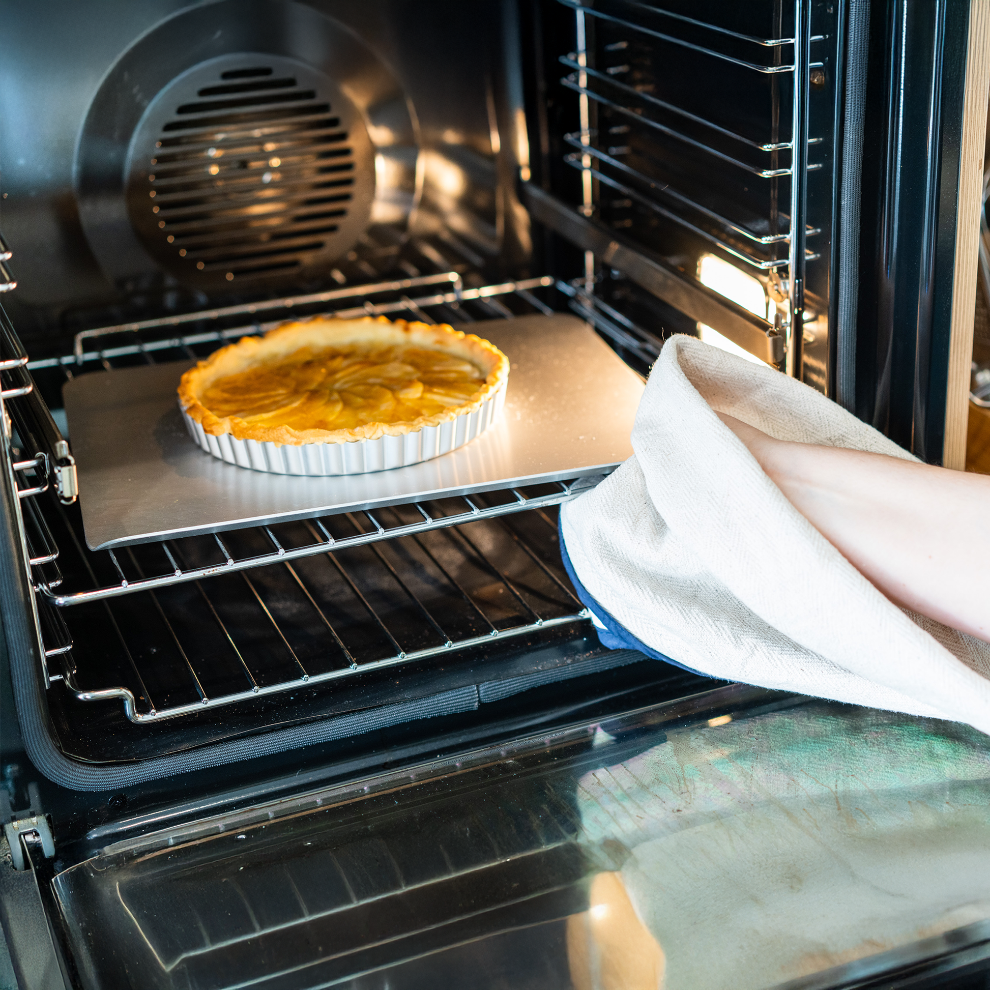 Silver Anodised Loose Base Fluted Flan Tin – 11" – Made in England - Premium Kitchen from Mermaid - Just £23.99! Shop now at Chabrias Ltd