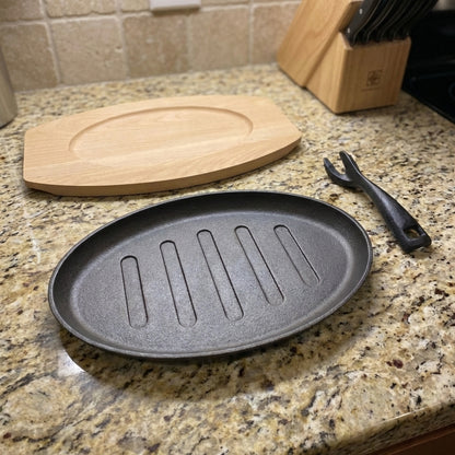 Sizzle Platter Cast Iron, Oval, with Light Wood Undertray & Handle